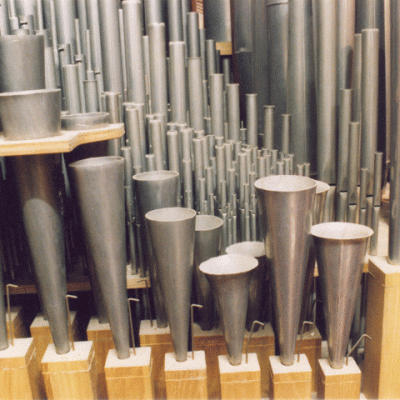 Blick ins Hauptwerk - vorne Pfeifen des Registers Trompete 8