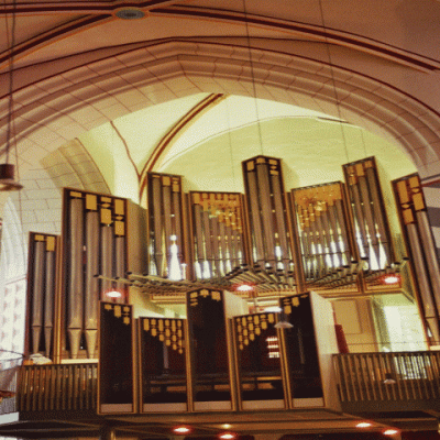 11 2006 Ga Orgelprospekt mit leerem Rückpositiv und nur den Prospektpfeifen im Hauptwerk